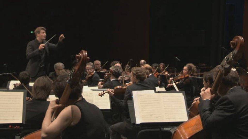 Duncan Ward et l'Orchestre de Paris :...